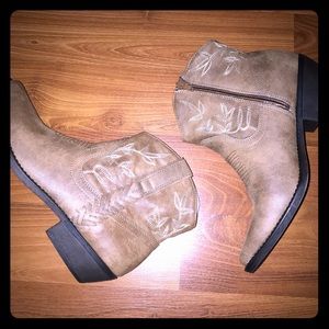 NWT American Rag ankle boots